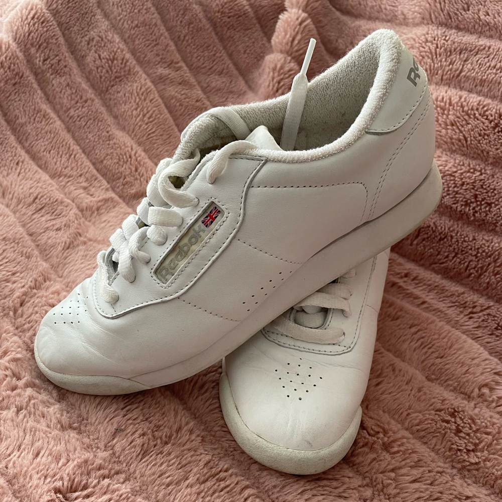 Reebok Women’s Classic Sneaker Tennis Shoes White size 7.5
